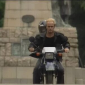 Os atores Guilherme Fontes e Andréa Beltrão em cenas de A Viagem (1994)