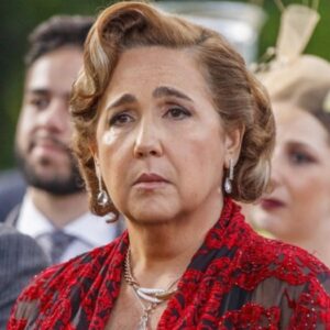 Lucrécia (Claúdia Jimenez) em cenas de Haja Coração