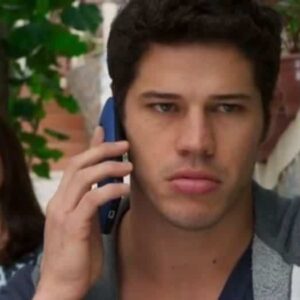 Adônis (José Loreto) será flagrado por Shirlei (Sabrina Petraglia)