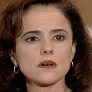 Marieta Severo como Alma em Laços de Família (Globo)