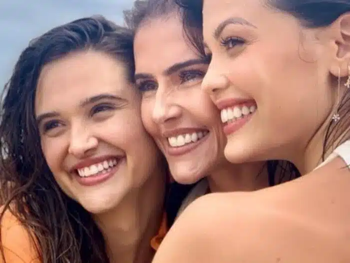Juliana Paiva , Deborah Secco e Vitória Strada