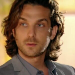 Igor Rickli como Alberto em 'Flor do Caribe' (Globo)