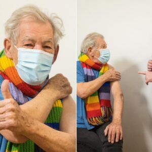 Ian McKellen foi um dos primeiros a receber a vacina