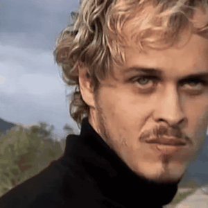 Guilherme Fontes como Alexandre em 'A Viagem' (Canal Viva)