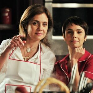 Carminha (Adriana Esteves) e Nina (Débora Falabella) em 'Avenida Brasil' (Globo)