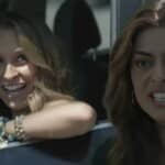 Carine (Carla Diaz) e Bibi (Juliana Paes) em 'A Força do Querer' (Globo)