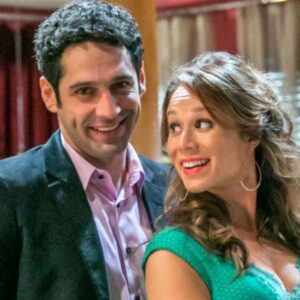 Beto (João Baldasserini) e Tancinha (Mariana Ximenes) em 'Haja Coração' (Globo)