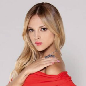 Eiza González como Nikki em 'Amores Verdadeiros' (SBT)