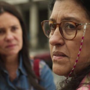 Thelma (Adriana Esteves) e Lurdes (Regina Casé) em 'A Vida da Gente' (Globo)