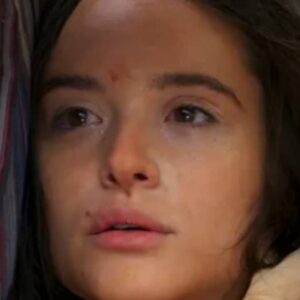 Juliana Paiva interpretando Luna em 'Salve-se Quem Puder' (Globo)