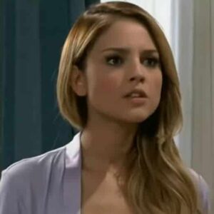 Eiza González como Nikki em 'Amores Verdadeiros' (Sbt)