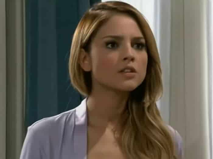 Eiza González como Nikki em 'Amores Verdadeiros' (Sbt)