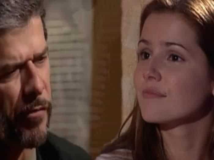 Pedro (José Mayer) e Íris (Deborah Secco) em 'Laços de Família' (Globo)