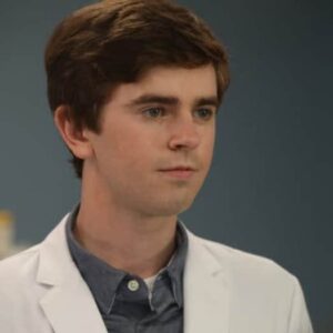 Freddie Highmore interpretando Shaun Murphy em 'The Good Doctor'