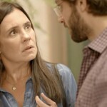 Thelma (Adriana Esteves) e Danilo (Chay Suede) em 'Amor de Mãe' (Globo)