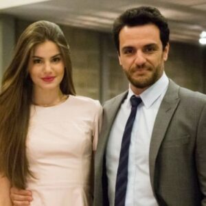 Camila Queiroz e Rodrigo Lombardi em 'Verdades Secretas' (Globo)