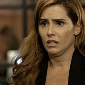 Deborah Secco interpretando Alexia em 'Salve-se Quem Puder' (Globo)