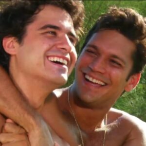 Julinho (André Arteche) e Thales (Armando Babaioff) em 'Ti-Ti-Ti' (Globo)