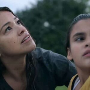 Cenas do filme 'Awake' (Netflix)