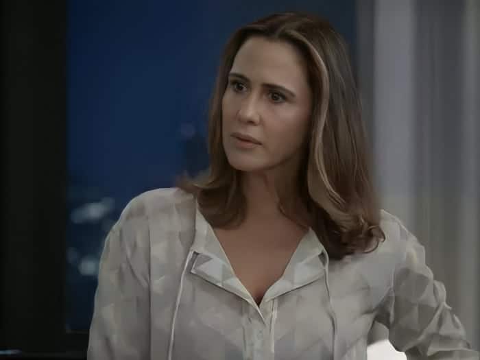 Guilhermina Guinle interpretando Dominique em 'Salve-se Quem Puder' (Globo)
