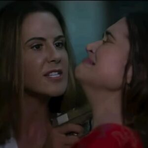 Dominique (Guilhermina Guinle) e Luna (Juliana Paiva) em 'Salve-se Quem Puder' (Globo)