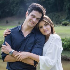 Mateus Solano e Camila Queiroz em 'Pega Pega' (Globo)
