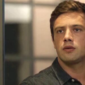 Rafael Cardoso interpretando Renzo em 'Salve-se Quem Puder' (Globo)