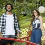 Alejandro (Rodrigo Simas) e Luna (Juliana Paiva) em 'Salve-se Quem Puder' (Globo)