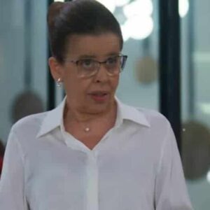 Cristina Pereira interpretando Lúcia em 'Salve-se Quem Puder' (Globo)