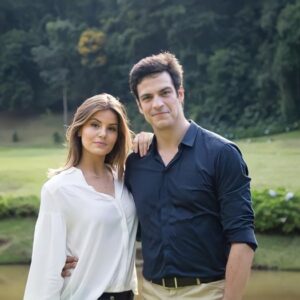Luíza (Camila Queiroz) e Eric (Mateus Solano) em 'Pega Pega' (Globo)