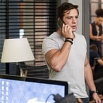 Rafael Cardoso interpretando Renzo em 'Salve-se Quem Puder' (Globo)