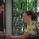 Renzo (Rafael Cardoso) e Lúcia (Cristina Pereira) em 'Salve-se Quem Puder' (Globo)