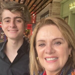 Nicolás de Jesús e Erika Buenfil