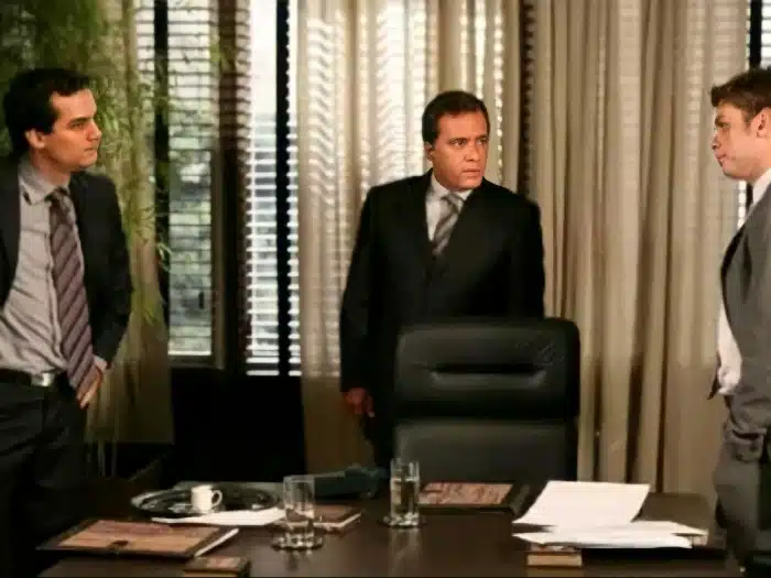 Cenas da novela 'Paraíso Tropical' (Canal Viva)