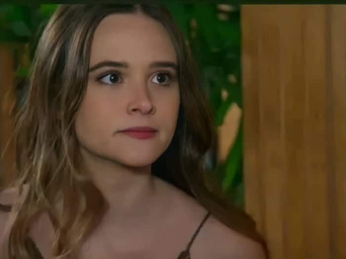 Juliana Paiva como Luna em 'Salve-se Quem Puder' (Globo)