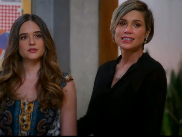 Luna (Juliana Paiva) e Helena (Flávia Alessandra) em 'Salve-se Quem Puder' (Globo)