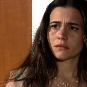 Alessandra Negrini interpretando Paula em 'Paraíso Tropical' (Canal Viva)