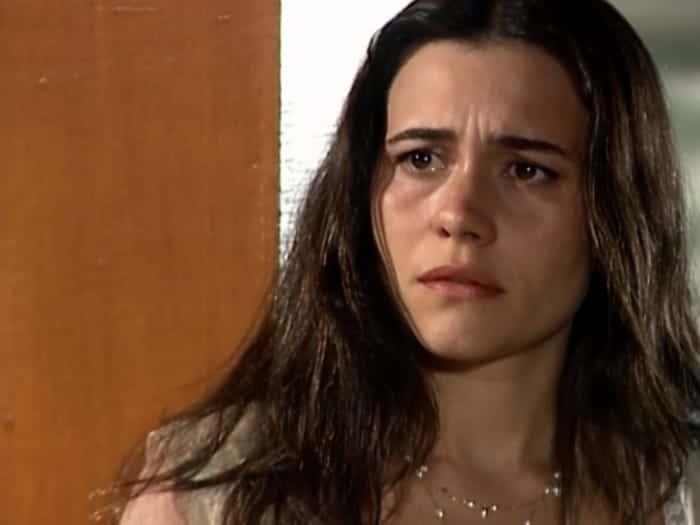Alessandra Negrini interpretando Paula em 'Paraíso Tropical' (Canal Viva)