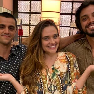 Téo (Felipe Simas), Luna (Juliana Paiva) e Alejandro (Rodrigo Simas)