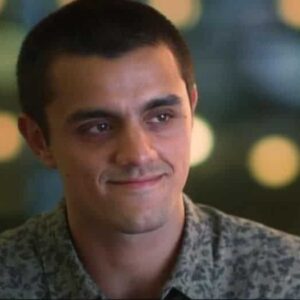 Felipe Simas interpretando Téo em 'Salve-se Quem Puder' (Globo)