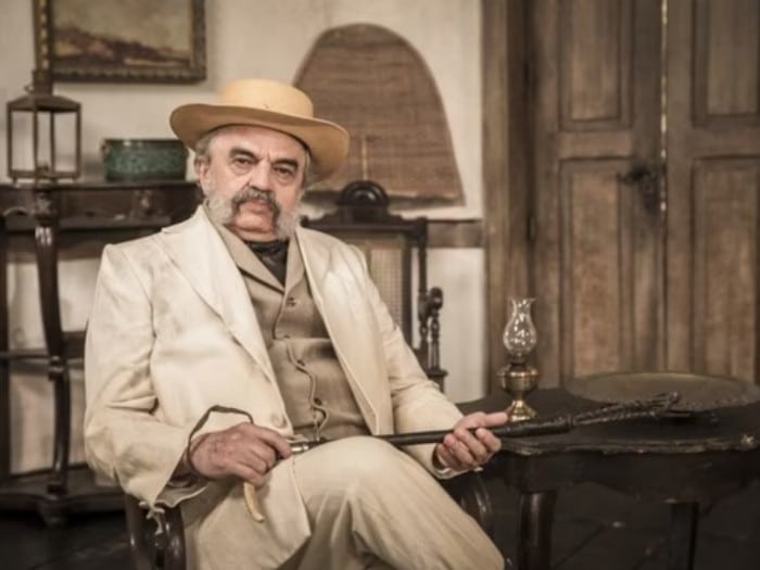 José Dumont como Coronel Eudoro em 'Nos Tempos do Imperador' (Globo)