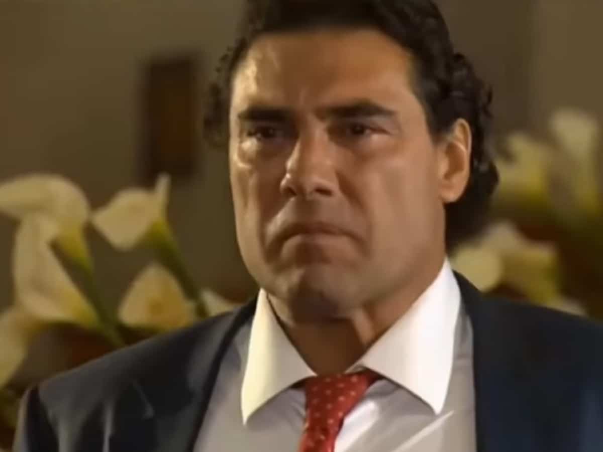 Eduardo Yáñez interpretando Aguiar em 'Amores Verdadeiros' (Sbt)
