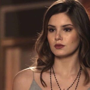 Camila Queiroz interpretando Luíza em 'Pega Pega' (Globo)