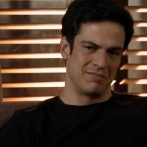 Mateus Solano interpretando Eric em 'Pega Pega' (Globo)