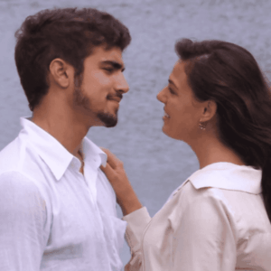 Edgar (Caio Castro) e Marcela (Isis Valverde) em 'Ti-Ti-Ti' (Globo)