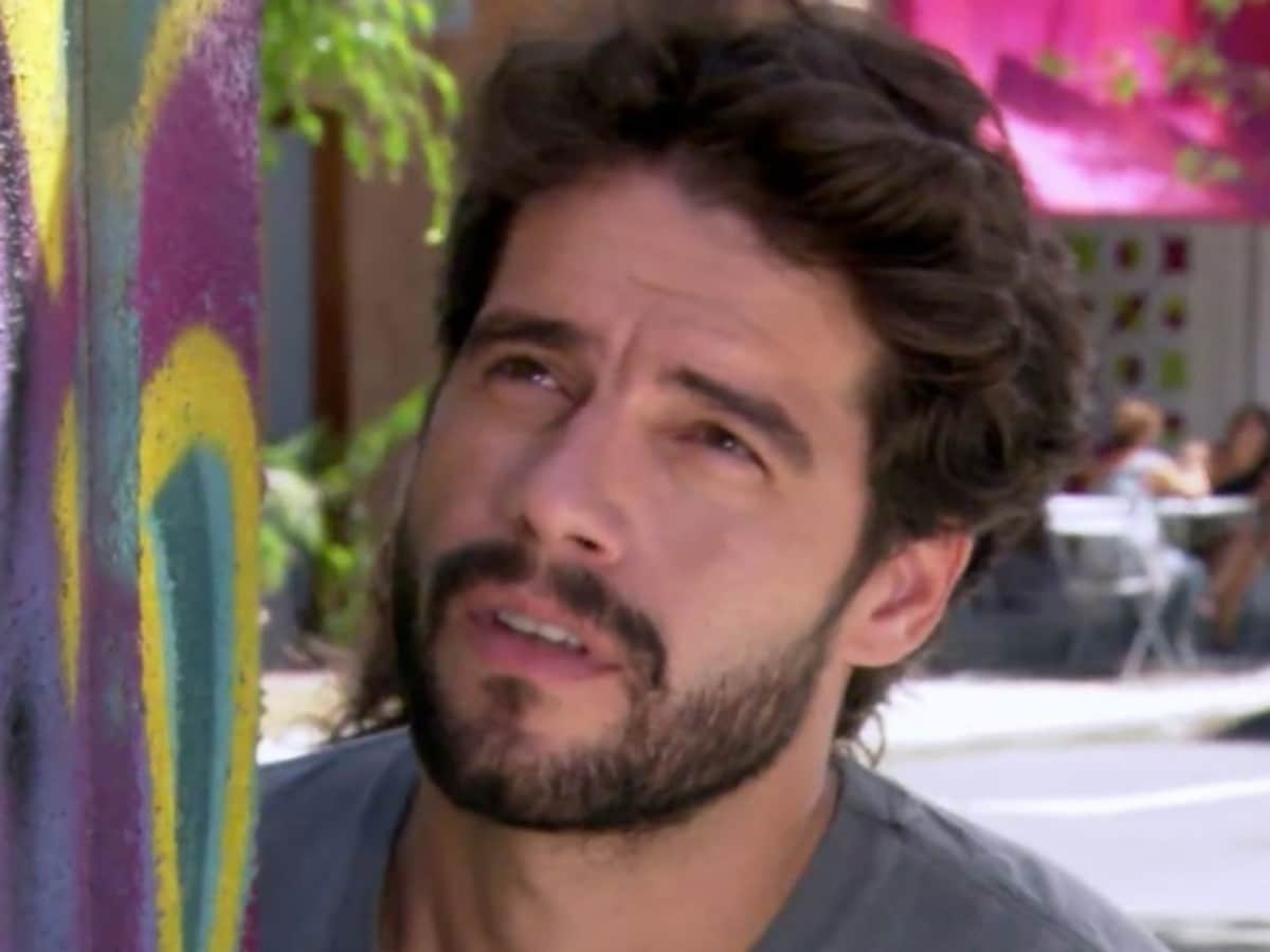 Guilherme Winter interpretando Renato em 'Ti-Ti-Ti' (Globo)