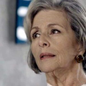 Irene Ravache como Sabine em 'Pega Pega' (Globo)