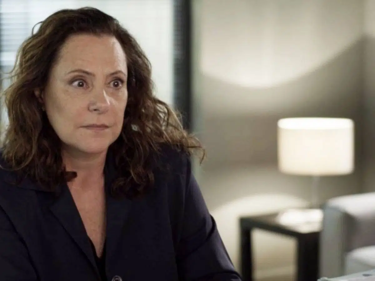 Elizabeth Savala interpretando Arlete em 'Pega Pega' (Globo)