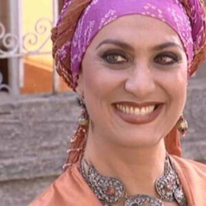 Eliane Giardini interpretando Nazira em 'O Clone' (Globo)