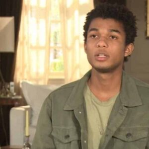 Juan Paiva interpretando Ravi em 'Um Lugar ao Sol' (Globo)